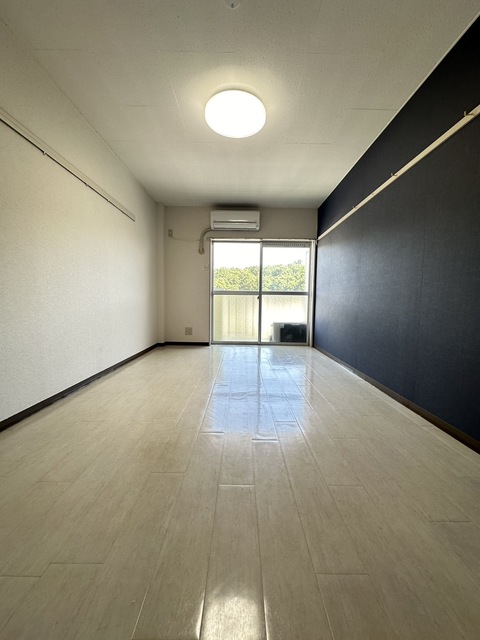 居室・リビング　別部屋参考写真です