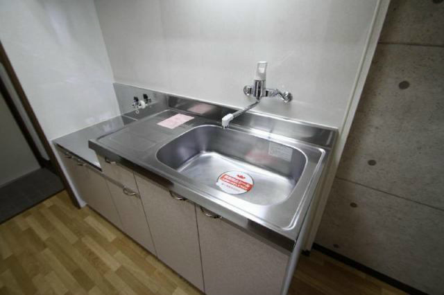 キッチン　写真は302号室イメージです。