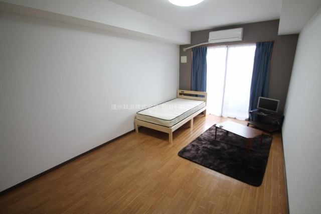 居室・リビング　＊他室の写真です。