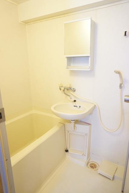 バス・シャワールーム　バスルーム※同タイプ参考写真