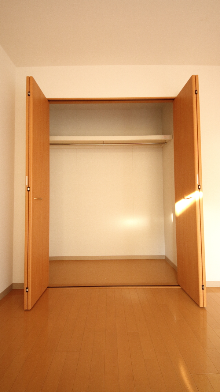 その他部屋・スペース　5.5帖の洋室のクローゼットです。
