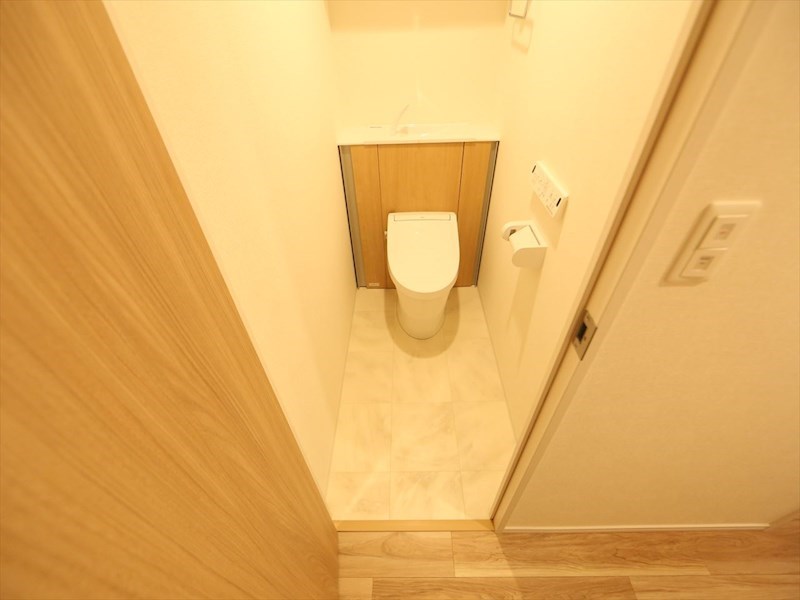 トイレ　温水洗浄暖房便座付トイレ