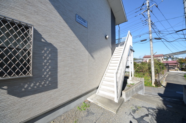 エントランス　★共用部分もしっかりお手入れされています★