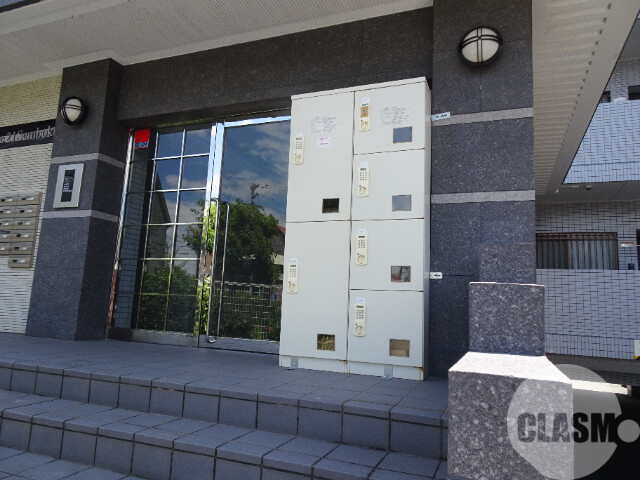 エントランス　留守中の荷物の受取は宅配ＢＯＸで♪