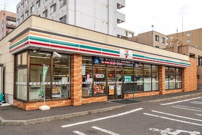 コンビニ　セブンイレブン札幌北17条店（コンビニ）まで63m
