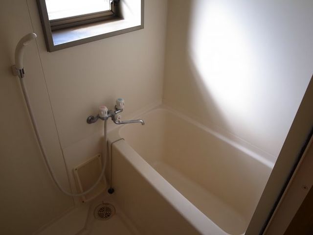 バス・シャワールーム　浴室に窓があります（＾＾）／