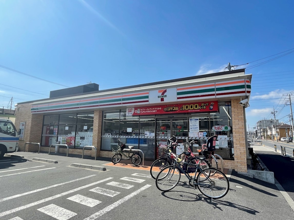 コンビニ　セブンイレブン 足立車検場前店（コンビニ）まで223m