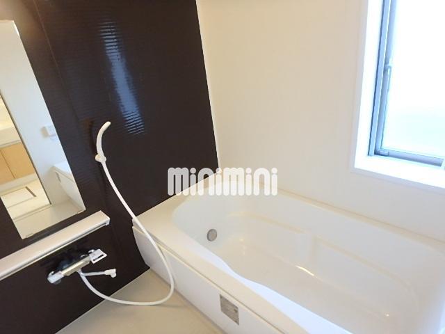 バス・シャワールーム　お風呂はゆったり１坪浴室。追焚き、浴室乾燥付き。