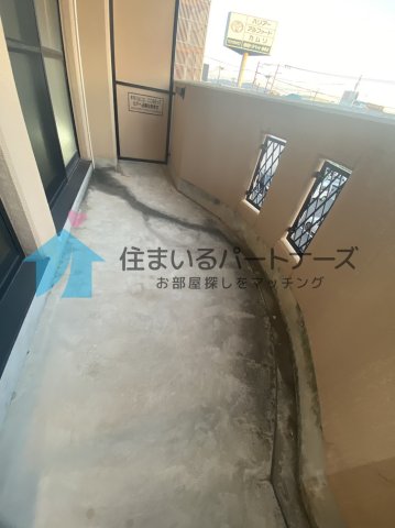 バルコニー　暖かな日差しのふりそそぐバルコニー