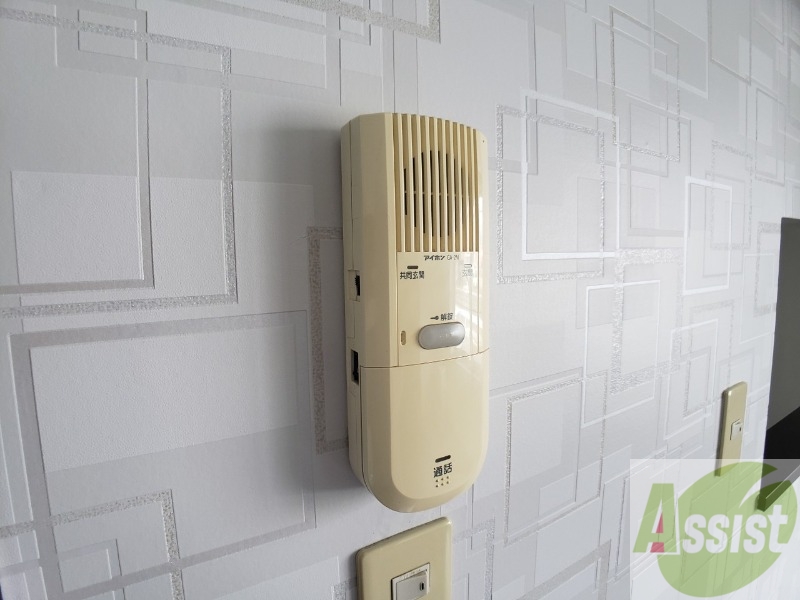 セキュリティ　インターホンがやっぱり安心ではないでしょうか。