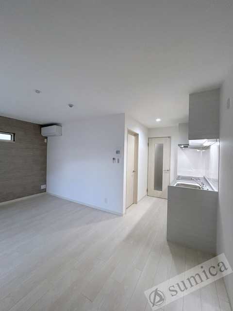 居室・リビング　ホワイトベースで明るい内装♪