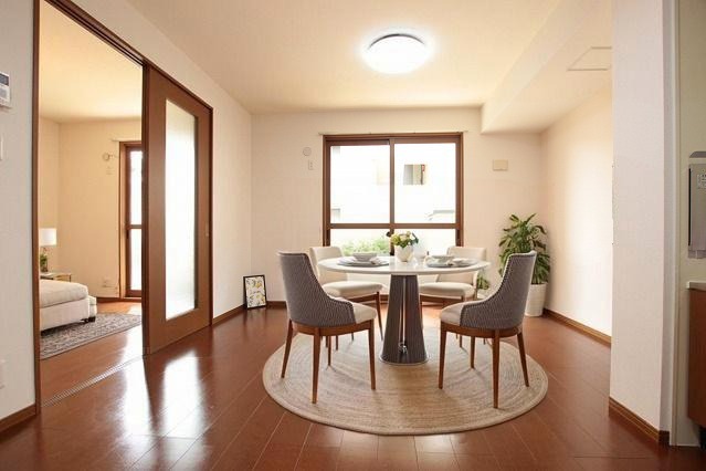 居室・リビング　ＣＧで家具等を配置したもので家具等は含まれません。