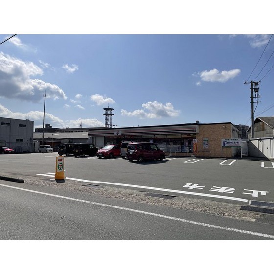 コンビニ　セブンイレブン山口朝田店（コンビニ）まで296m