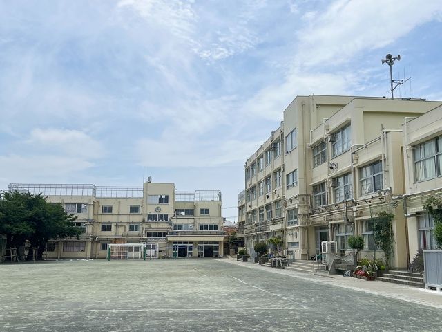 小学校　世田谷区立松原小学校（小学校）まで636m