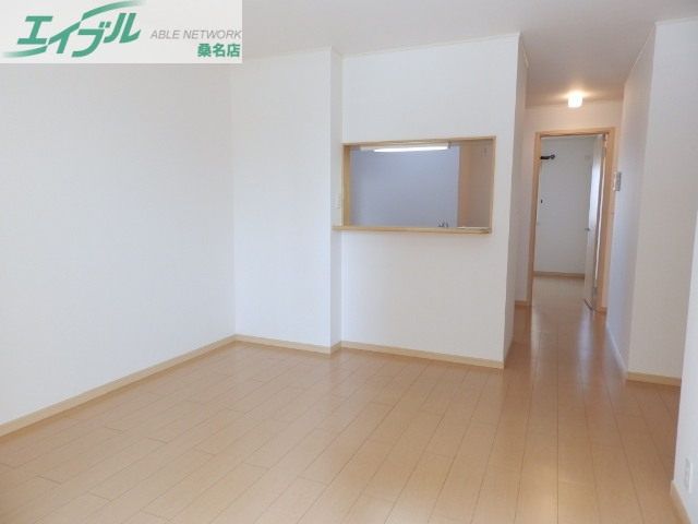 居室・リビング　同物件別室反転タイプ