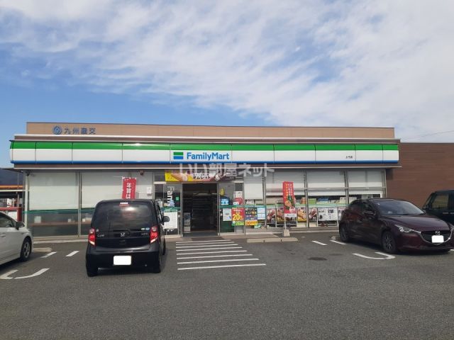 コンビニ　ファミリーマート 上代店（コンビニ）まで560m