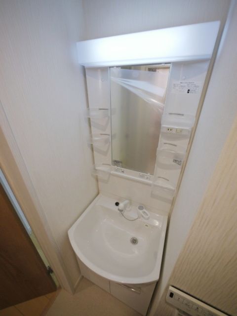 洗面設備　★朝の身支度に便利な独立洗面台です★