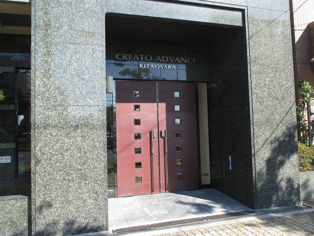 エントランス　大理石張りのエントランスです