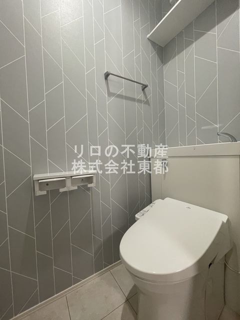 トイレ　白基調で清潔感のあるトイレです♪