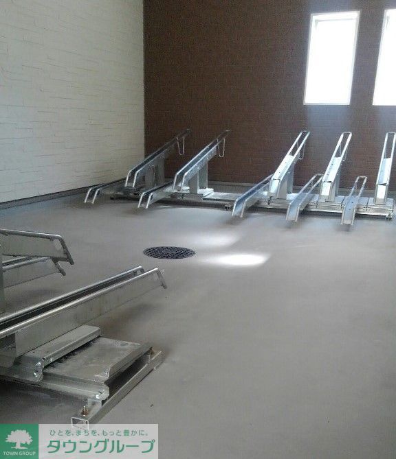 その他　屋根付きの駐輪場有り！