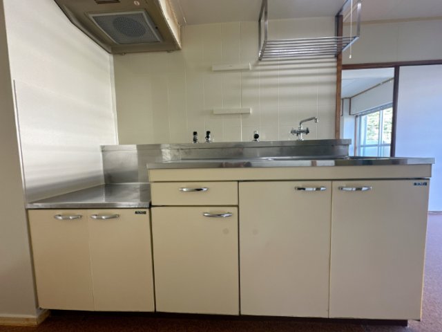 キッチン　写真は反転のお部屋のものです