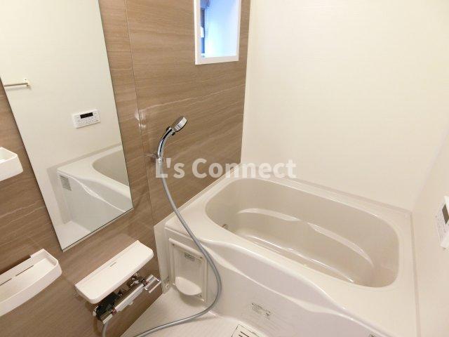 バス・シャワールーム　追焚き、浴室乾燥付きのお風呂。