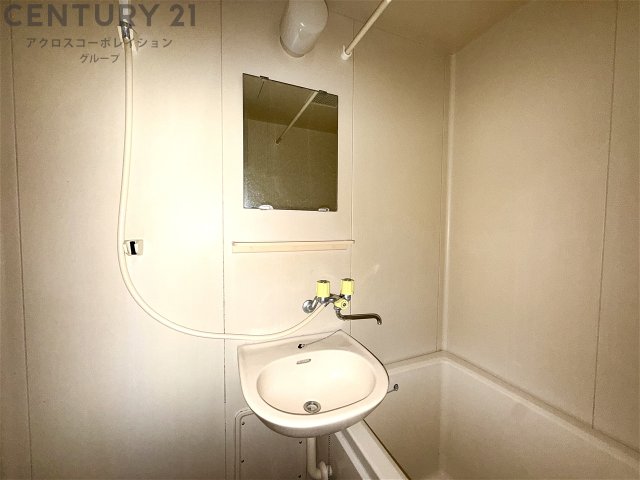 洗面設備　浴室内に洗面台付き！