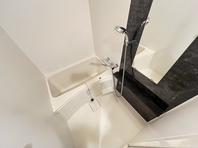 バス・シャワールーム　コンパクトで使いやすいお風呂です