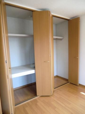 収納　洋室には２つのクロゼットを完備