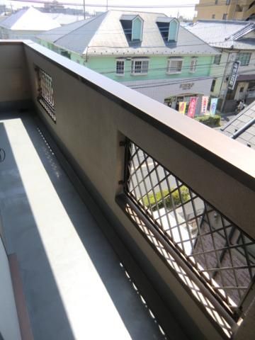 バルコニー　日当たりの良いベランダ