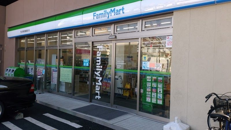 コンビニ　ファミリーマート千住河原町墨堤通り店（コンビニ）まで550m