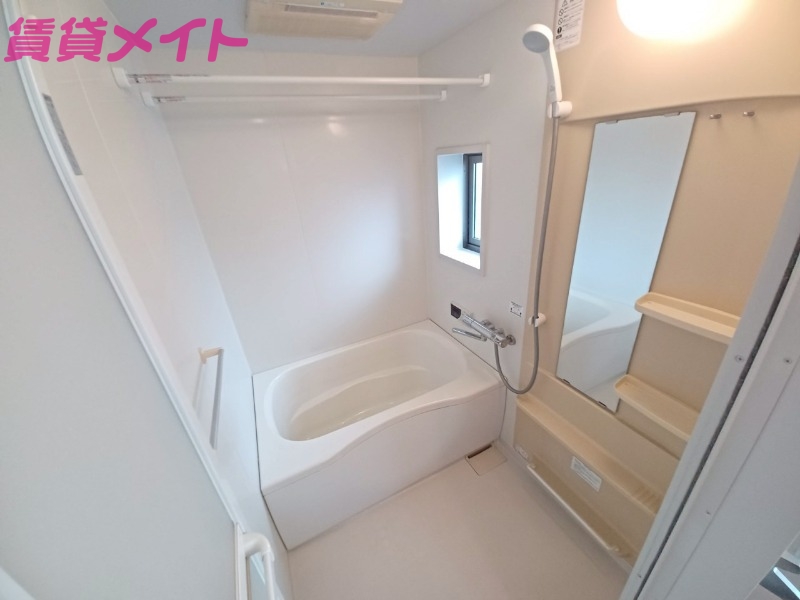 バス・シャワールーム　同型反転参考写真