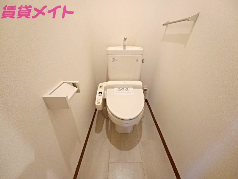 トイレ　同型反転参考写真