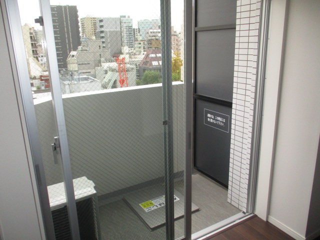 バルコニー　暖かな日差しのふりそそぐバルコニー