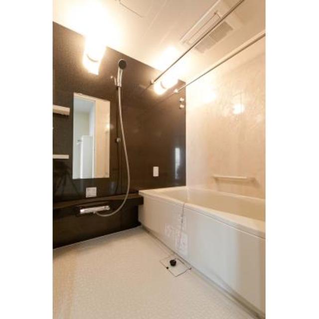 バス・シャワールーム　※別タイプ別部屋の参考写真になります。