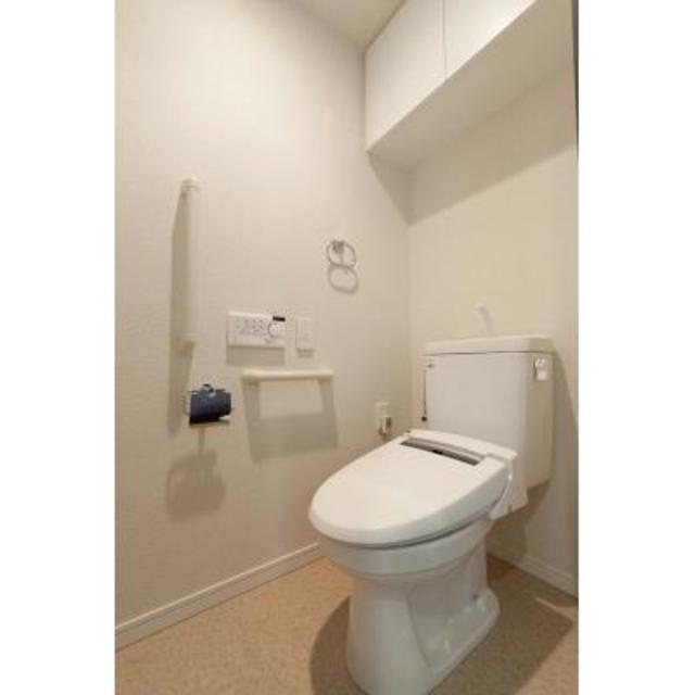 トイレ　※別タイプ別部屋の参考写真になります。