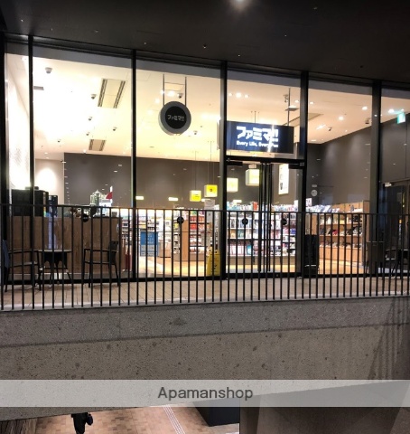 コンビニ　ファミリーマート（コンビニ）まで560m