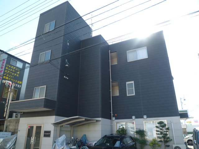 建物外観　現況が相違する場合は現況を優先致します。