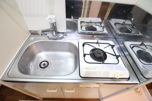 キッチン　※別部屋の参考写真のため、現状優先です。