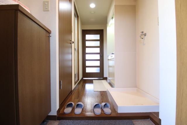 玄関　※別部屋の参考写真のため、現状優先です。