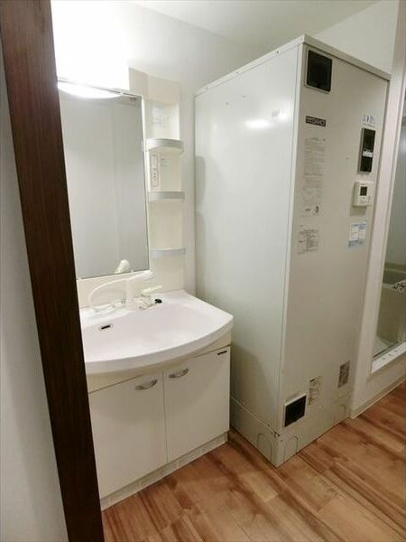 洗面設備　朝の身支度に便利な洗面台です♪