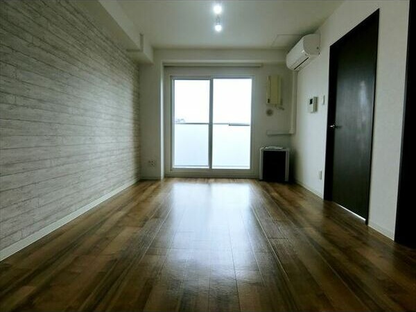 居室・リビング　壁面が多く家具の配置がしやすいです♪