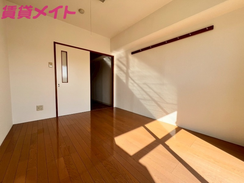 居室・リビング　同物件別室画像