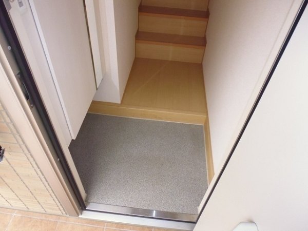 玄関　同建物の別部屋の写真