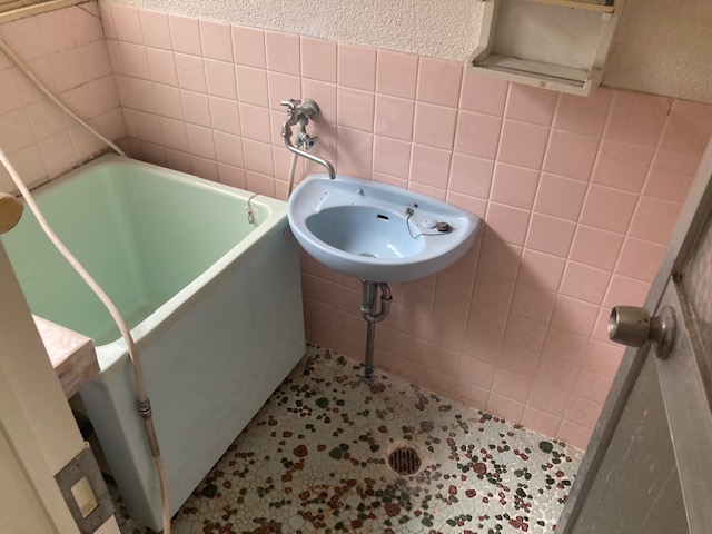 バス・シャワールーム　落ち着いた空間のお風呂です