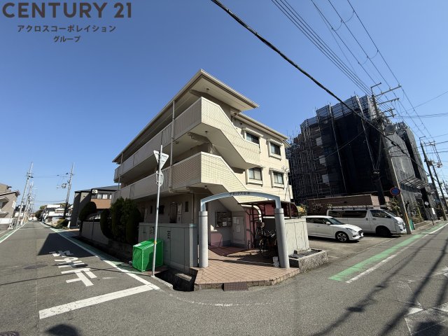 建物外観　敷地内に駐車場・駐輪場あります！