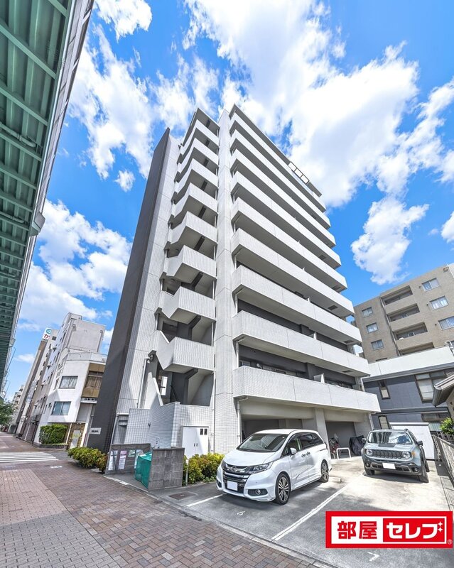 建物外観　どっしりとしたマンションタイプ