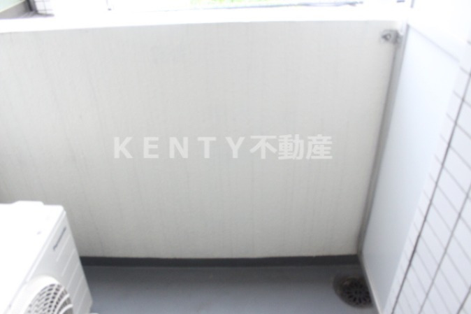 バルコニー　暖かな日差しのふりそそぐバルコニー