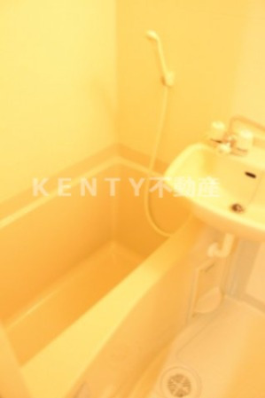 バス・シャワールーム　コンパクトで使いやすいお風呂です