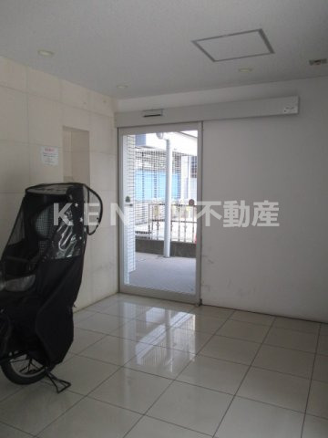 エントランス　落ち着いたエントランスです